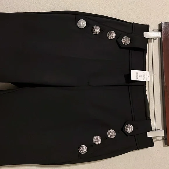 NWT WHBM Jolie Scuba Pants - Size 6P. Black with Silver buttons - Picture 3 of 6